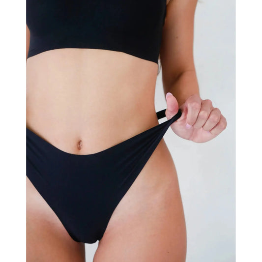 Signature Seamless Thong (Onyx)